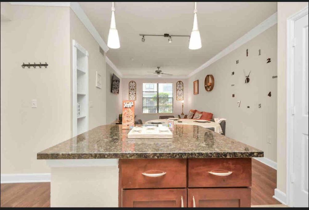 Luxury 1Bedroom/Pool View/ Galleria W/Study Desk Houston Exterior photo