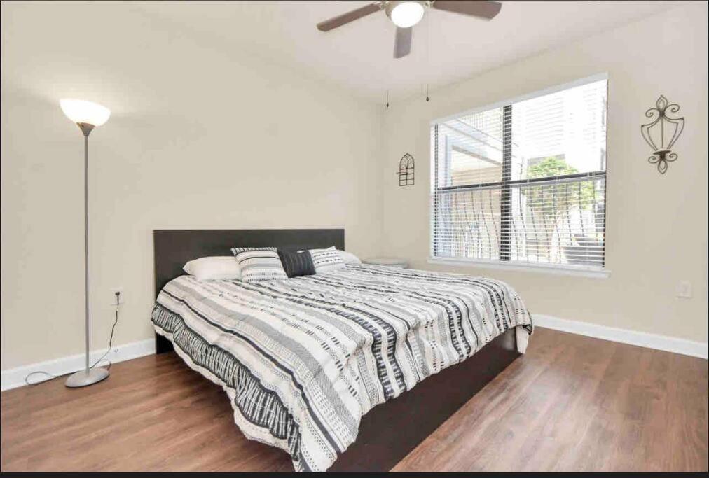 Luxury 1Bedroom/Pool View/ Galleria W/Study Desk Houston Exterior photo