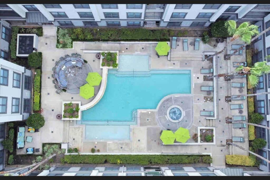 Luxury 1Bedroom/Pool View/ Galleria W/Study Desk Houston Exterior photo